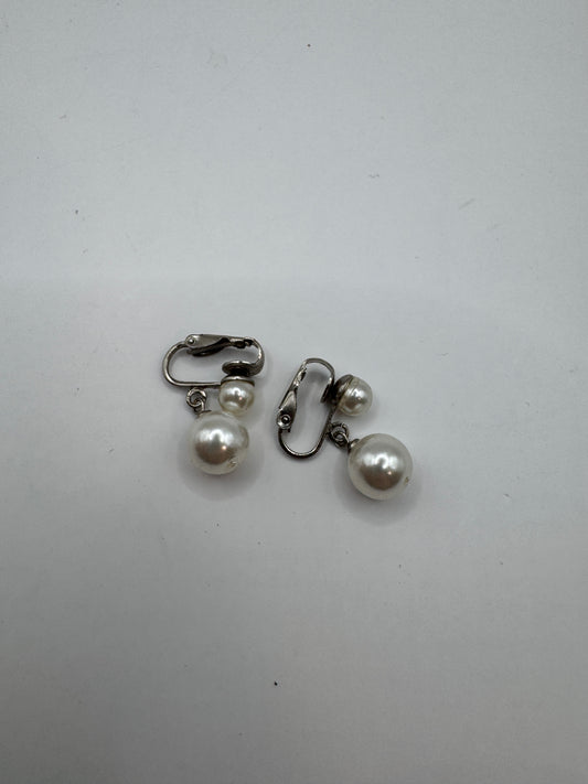 Vintage Pearl Clip-On Earrings – Classic Feminine Beauty