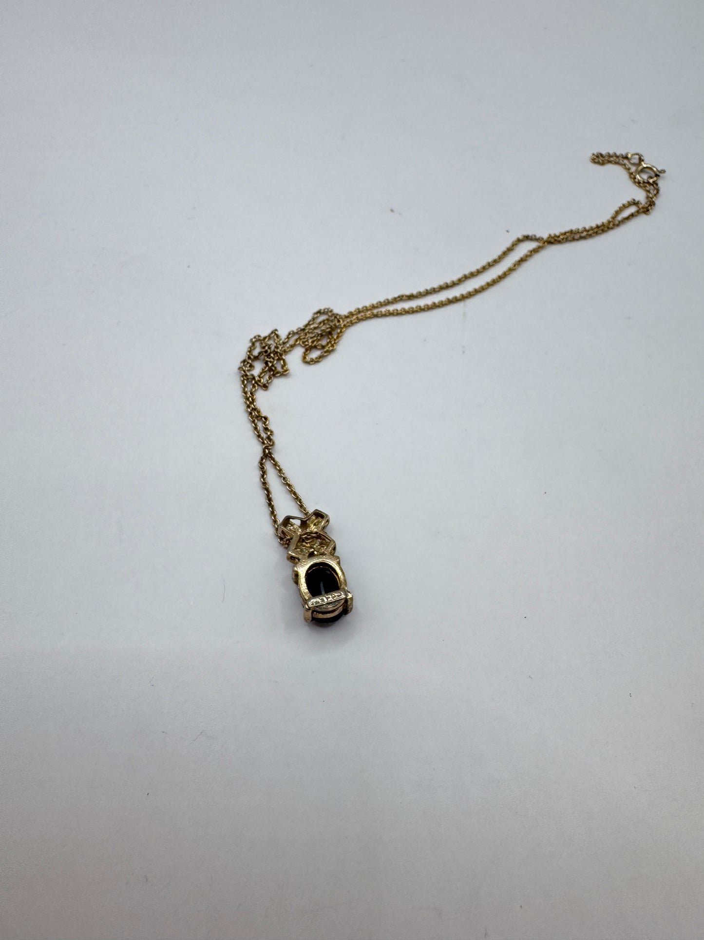 Vintage Sterling Silver Gold-Plated Necklace with Black Onyx Pendant – Excellent Condition