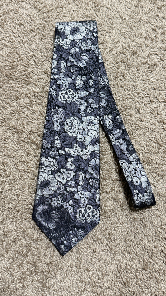 Vintage Bialucci Collection 100% Silk Floral Tie – Monochrome Botanical Designer Necktie Gray Black 56” x 4”