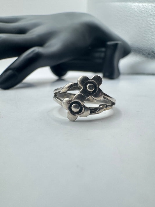 Vintage Sterling Silver Floral Ring – Size 8