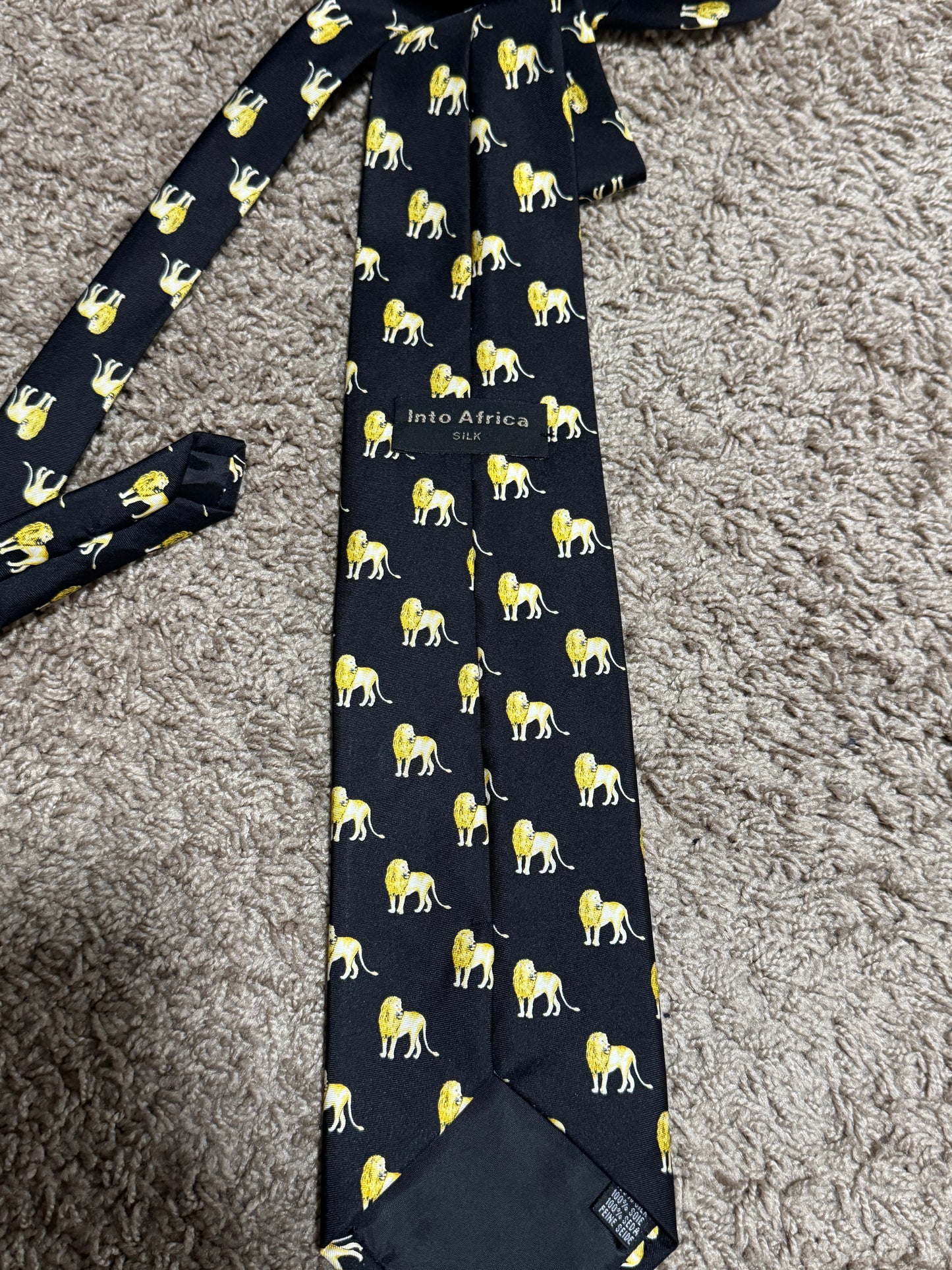 Vintage Into Africa Lion Print 100% Silk Tie – Novelty Animal Necktie 57” x 4”