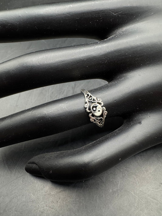 Vintage Sterling Silver Ring - Size 6