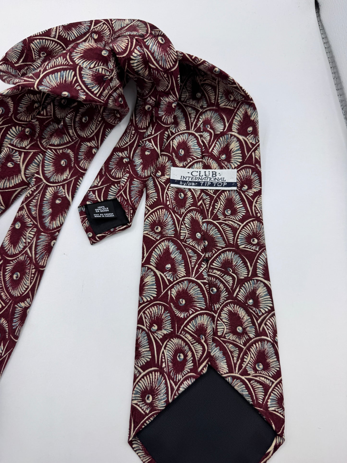 Vintage Club International Silk Tie – 100% Silk, Art Deco Fan Pattern