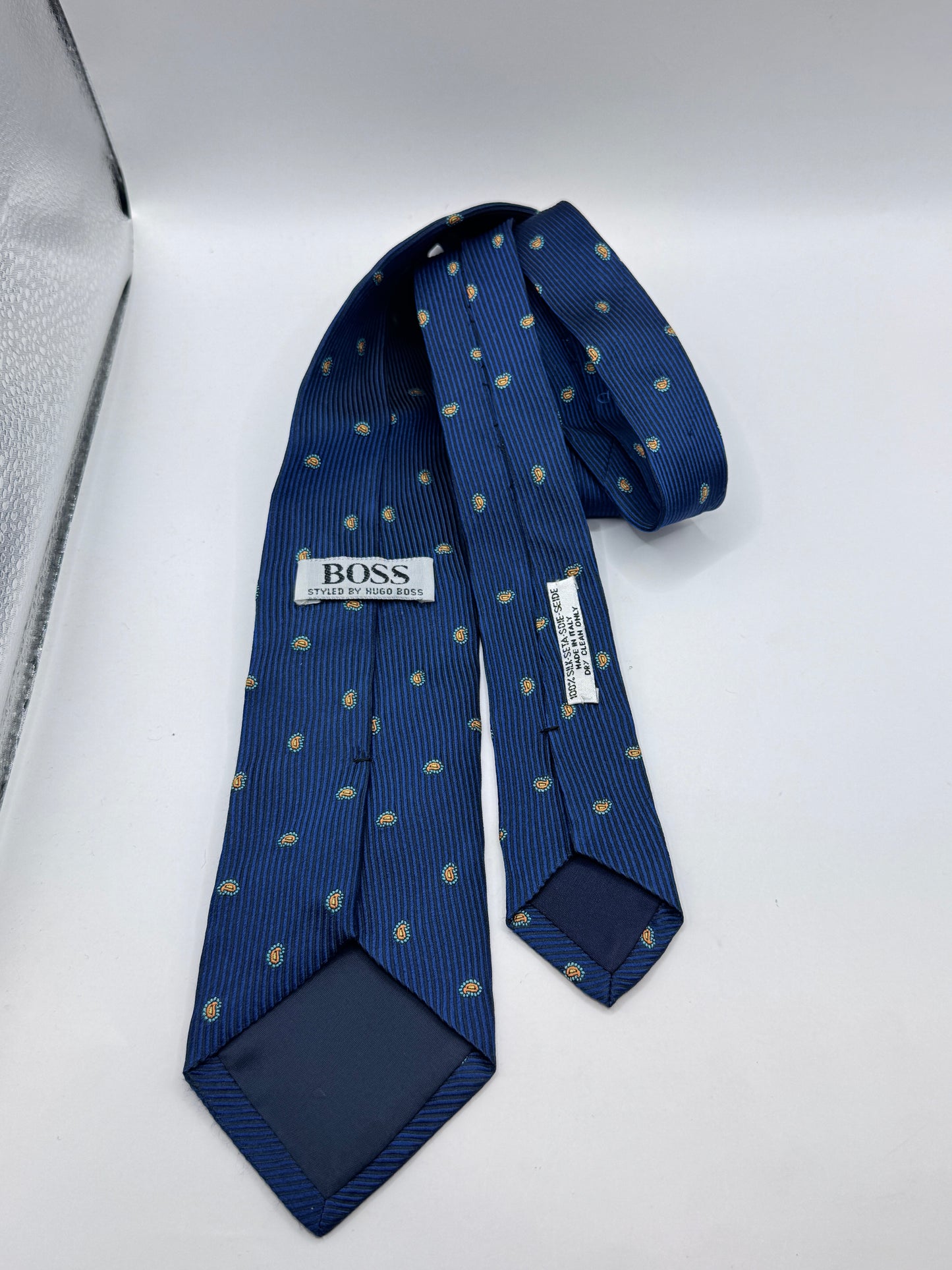 Vintage BOSS by Hugo Boss 100% Silk Tie, 55” x 3” – Excellent Condition
