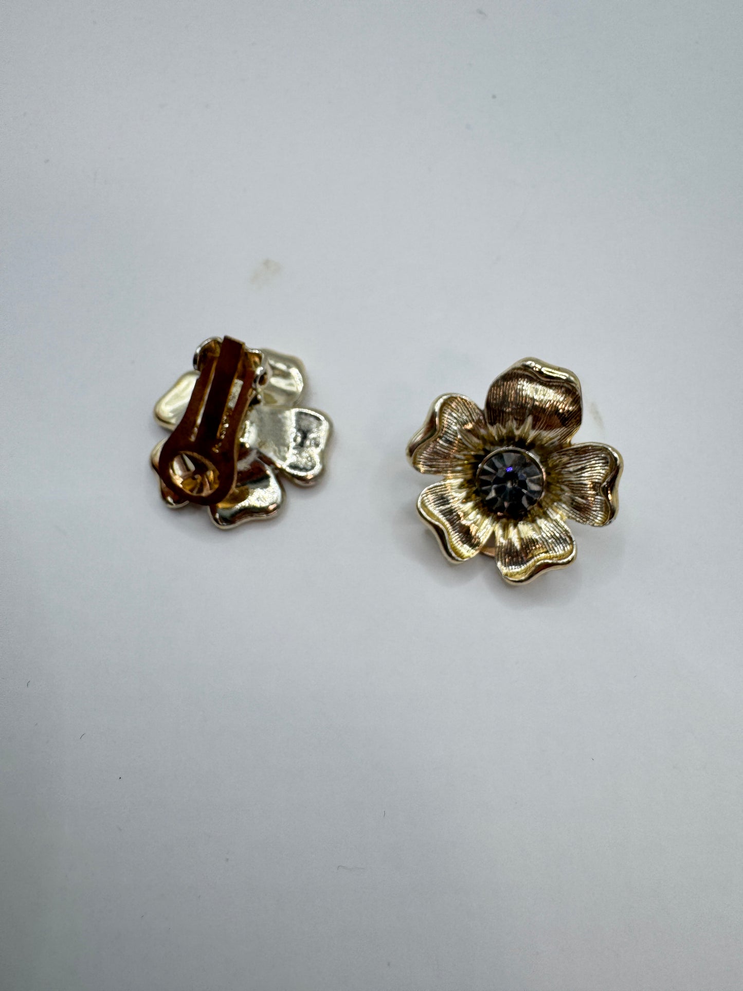 Vintage Floral Clip-On Earrings – Romantic Retro Style