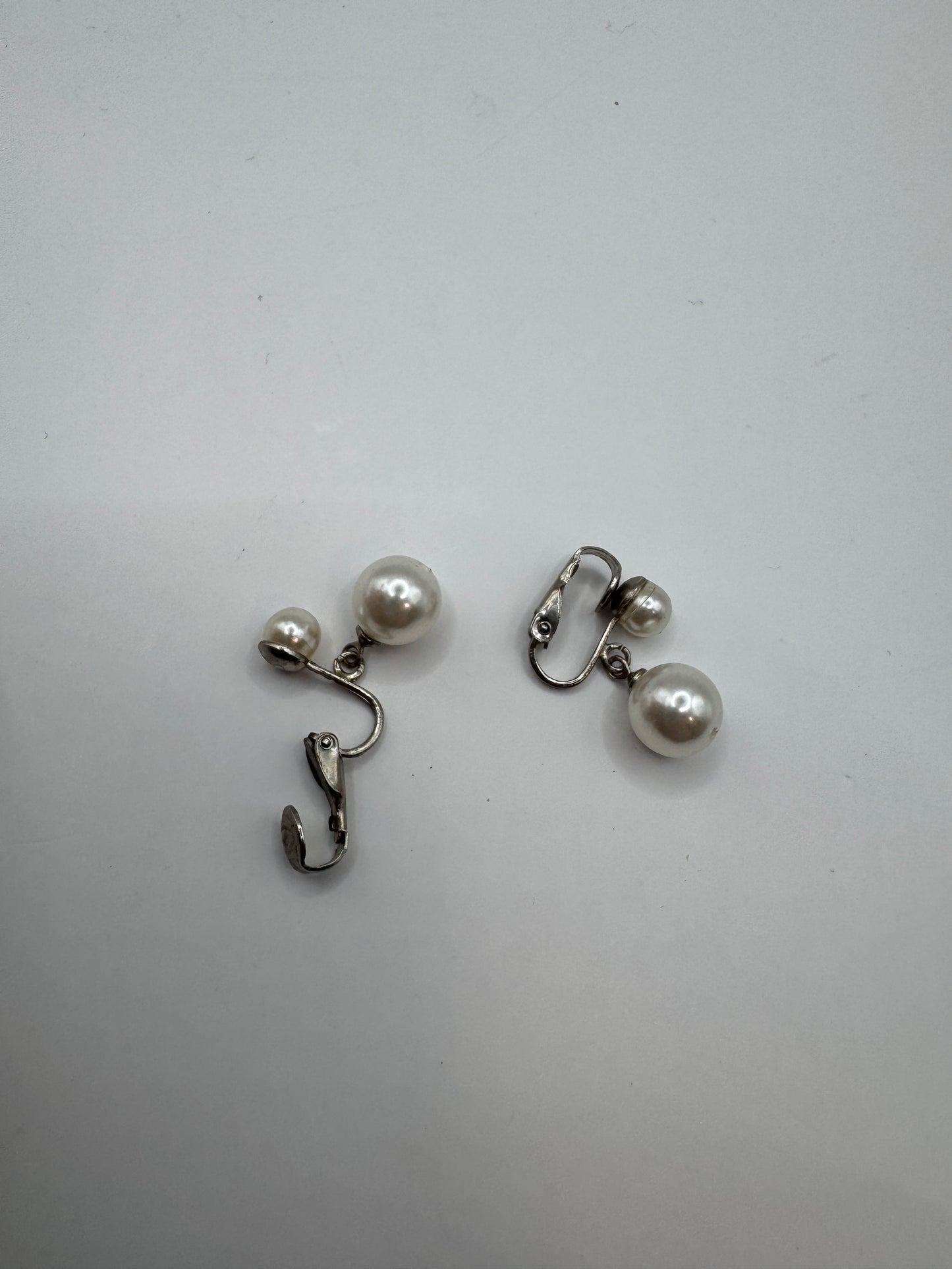 Vintage Pearl Clip-On Earrings – Classic Feminine Beauty