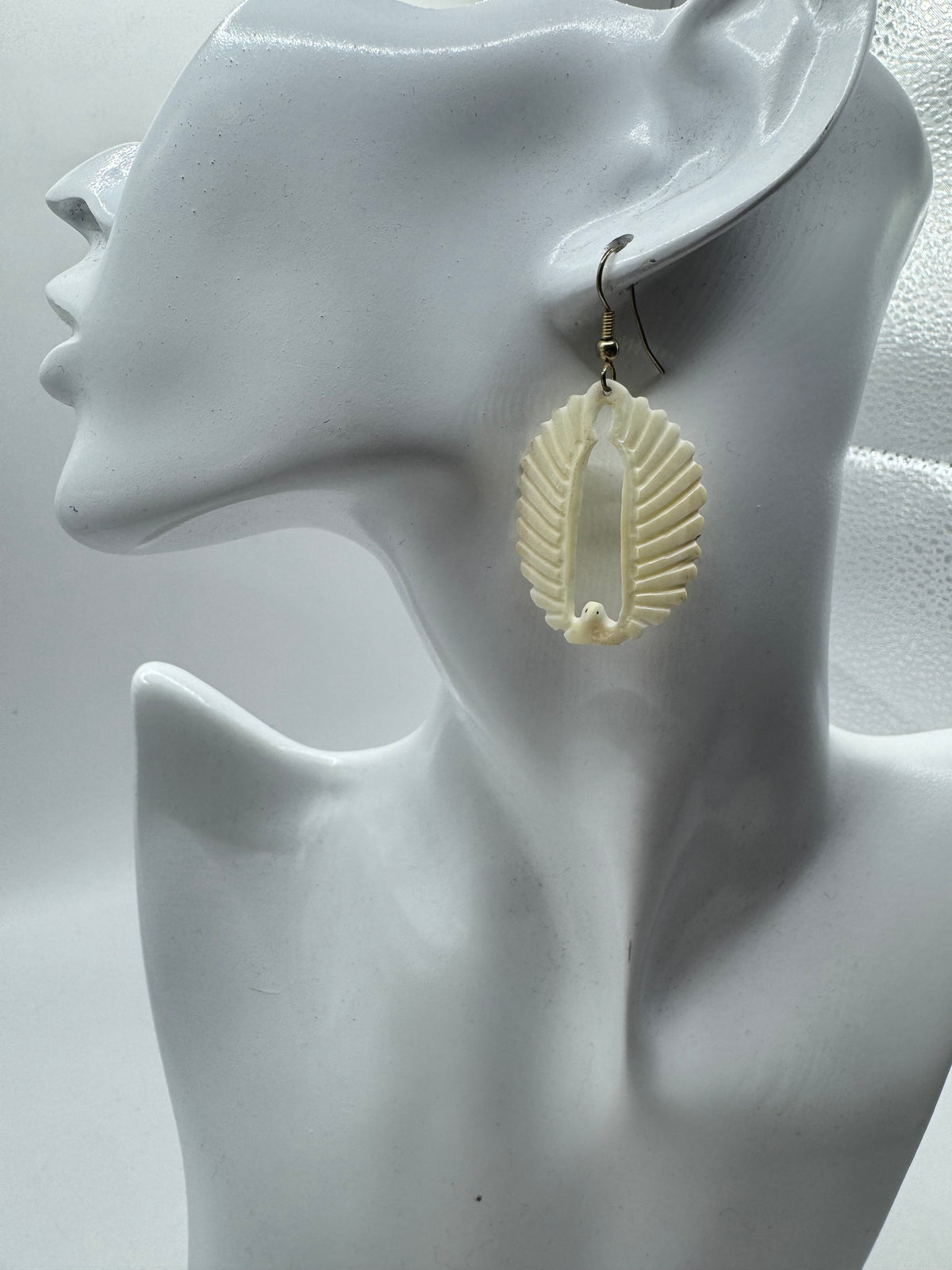Vintage Ivory-Tone Carved Bird Earrings