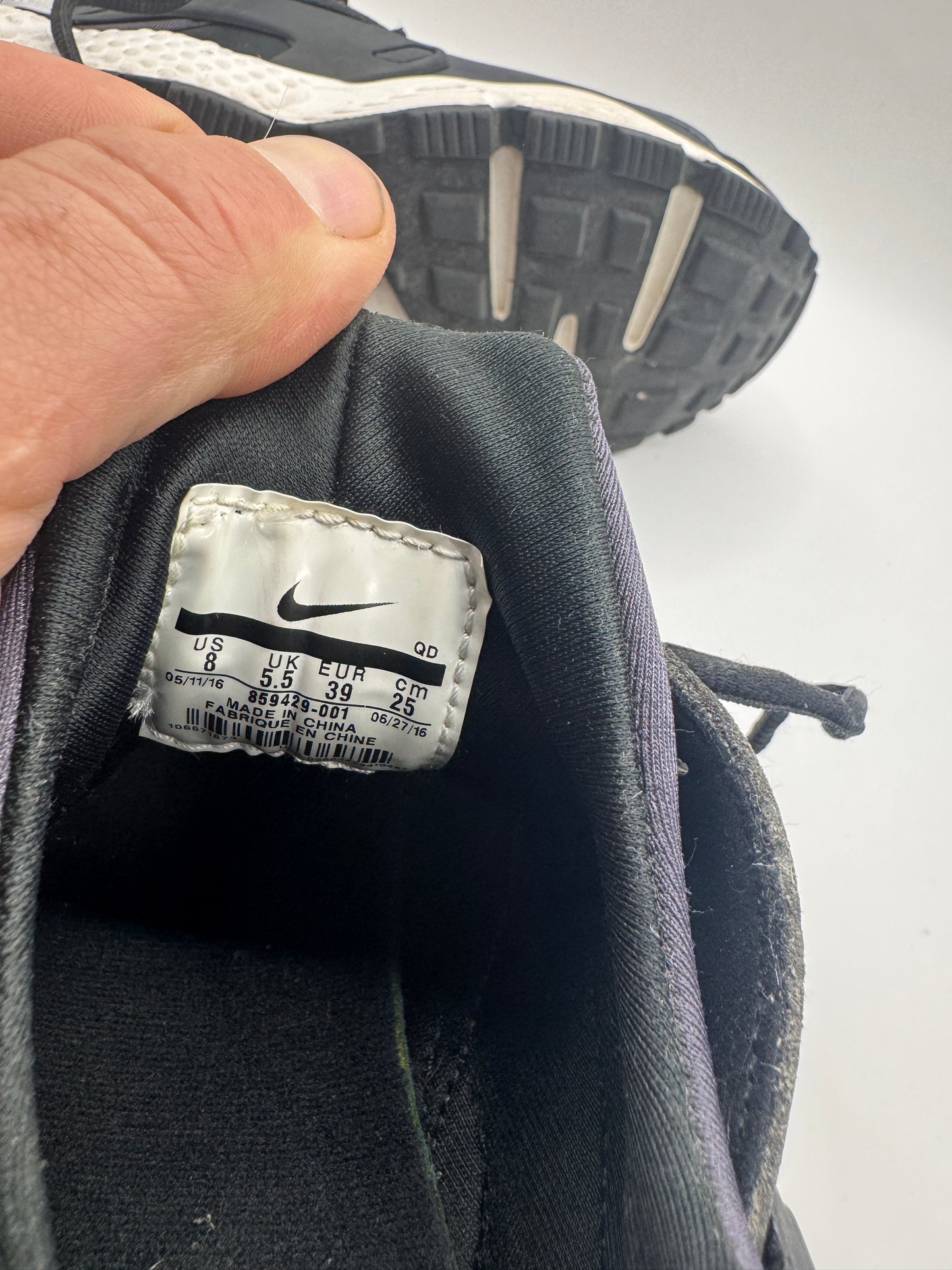 Nike Women’s Air Huarache Run SE 859429-001 – Metallic Hematite / Black / Dark Grey (US 8 / EU 39)