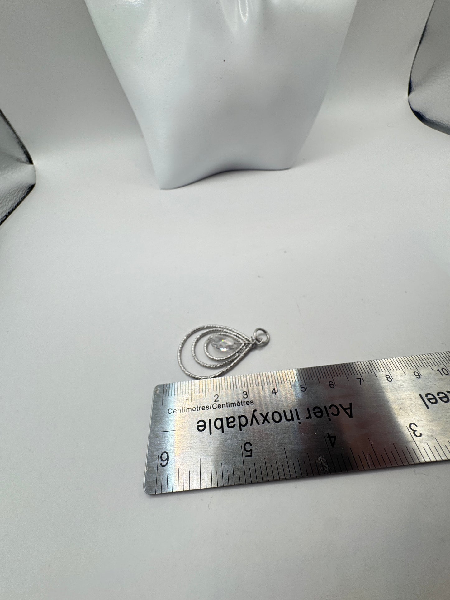 Vintage Sterling Silver Hammered Teardrop Pendant with Faceted Crystal – Excellent Condition