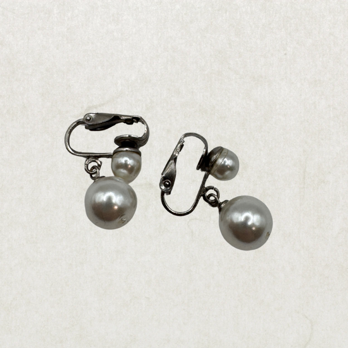 Vintage Pearl Clip-On Earrings – Classic Feminine Beauty