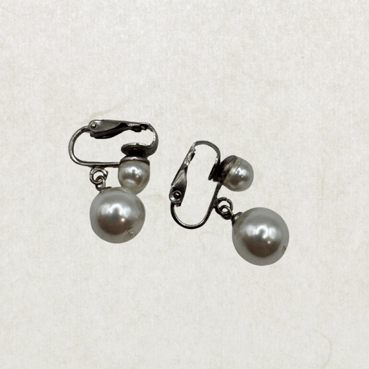 Vintage Pearl Clip-On Earrings – Classic Feminine Beauty
