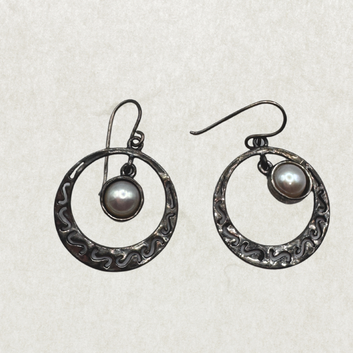 Vintage Israel OR Paz Sterling Silver 925 Hammered Pearl Circle Earrings – Excellent Condition