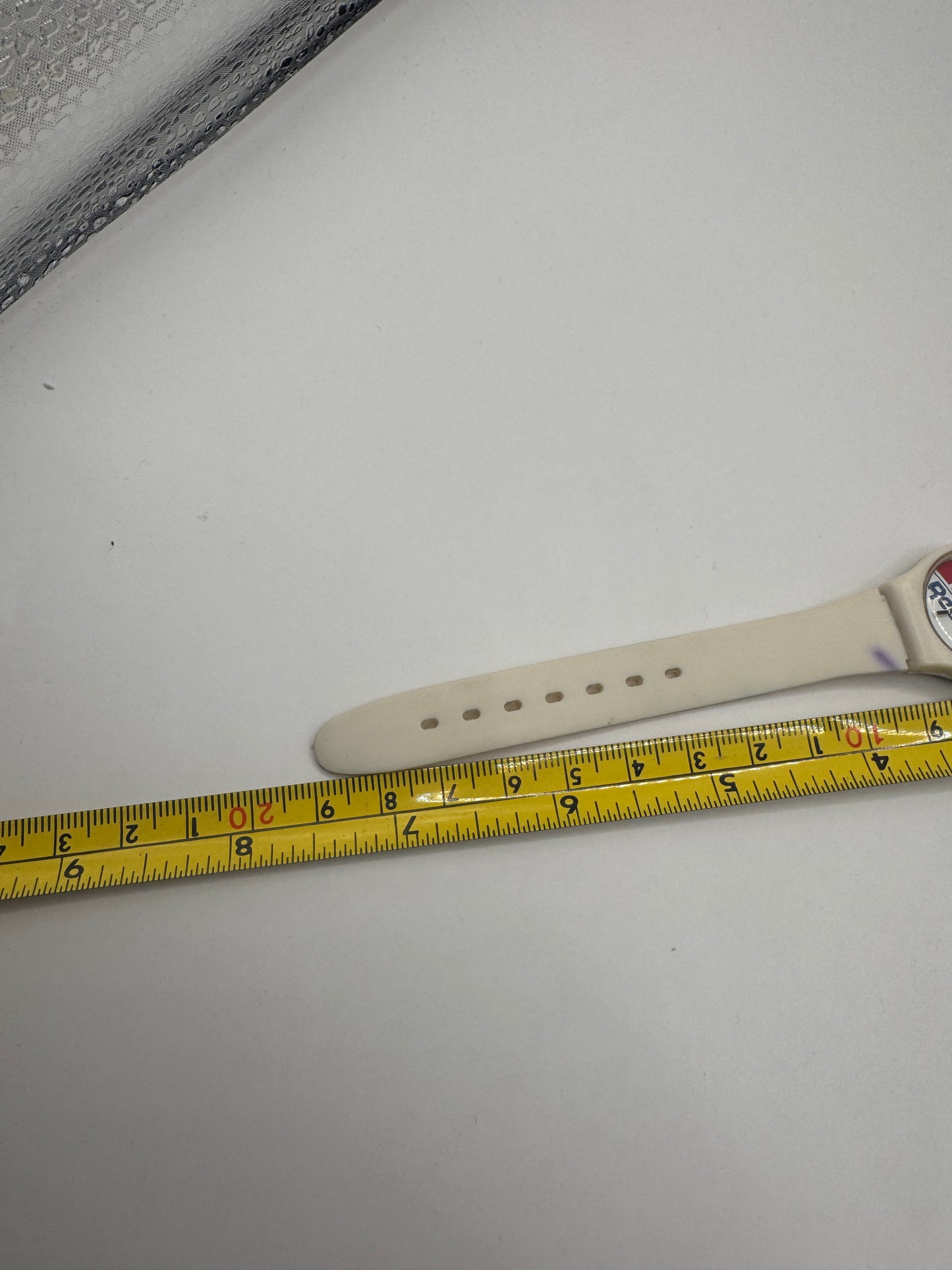 Vintage 1980s Reebok Quartz Watch – Retro Logo, Cream Band Working