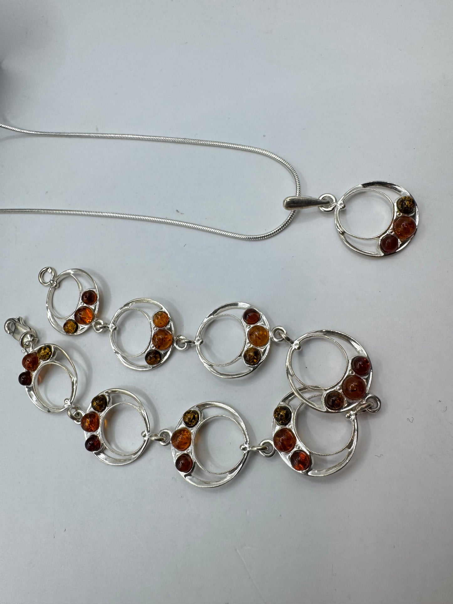 Silver 925 Amber Circle Necklace and Bracelet Set
