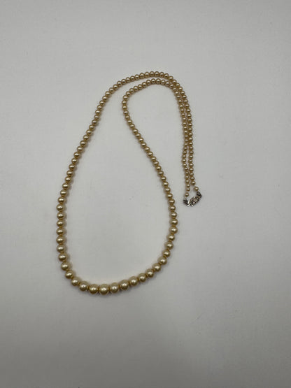 Vintage Cultured Pearl Necklace – Graduated, 14K Gold Clasp