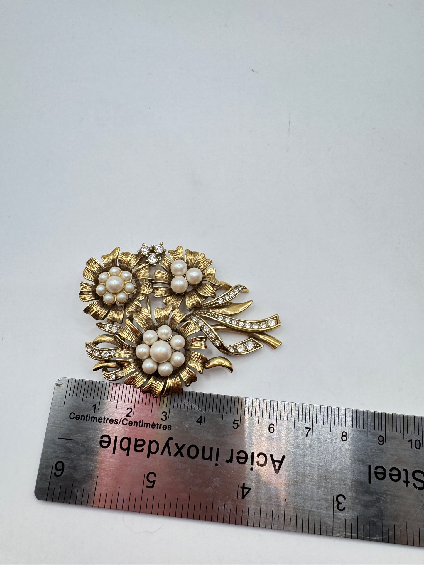 Rare MONET Vintage Flower Brooch – Pearls & Rhinestones, Signed 1960s