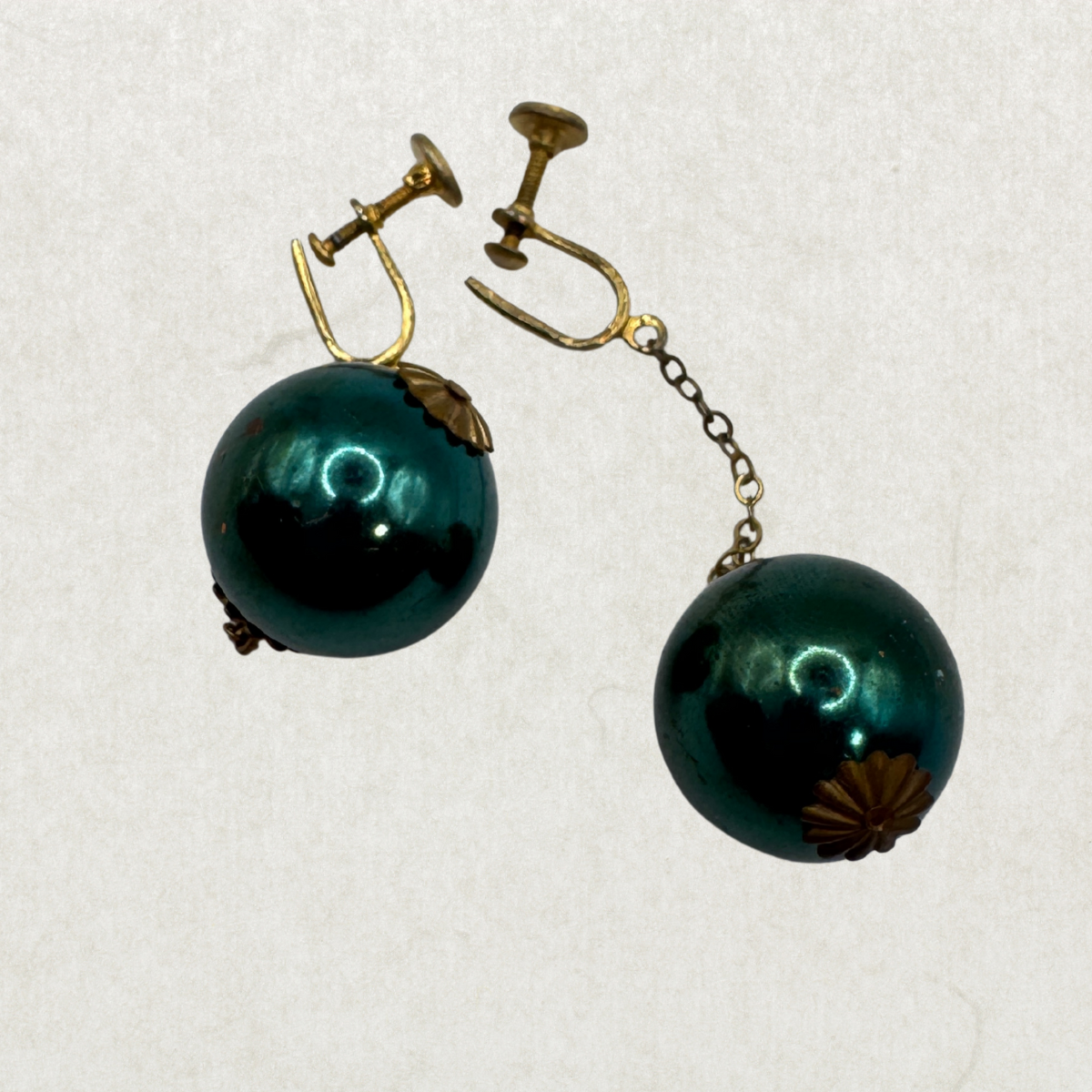 Vintage Hanging  Clip Earrings – Elegant Classic Shape