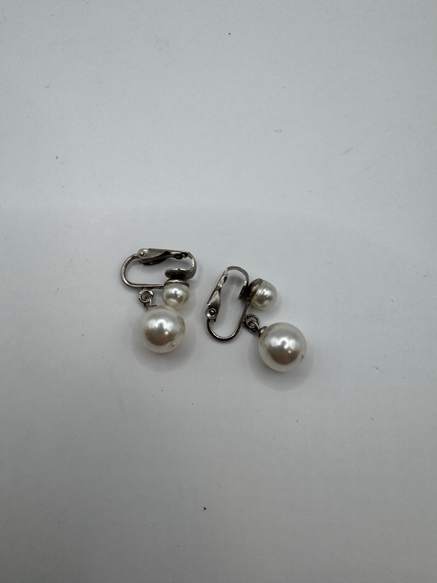 Vintage Pearl Clip-On Earrings – Classic Feminine Beauty