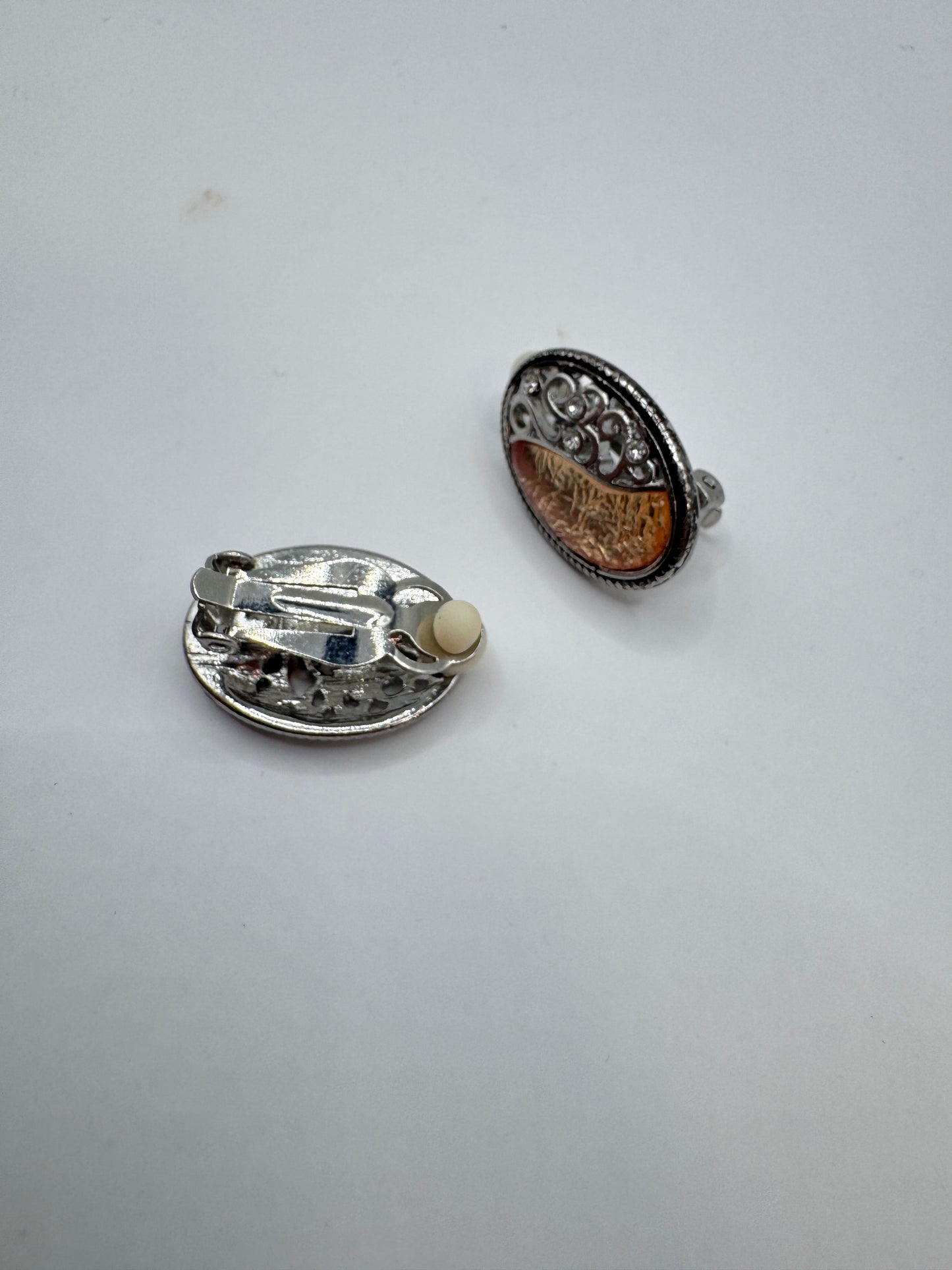 Vintage Clip Earrings – Elegant Statement Retro Jewelry