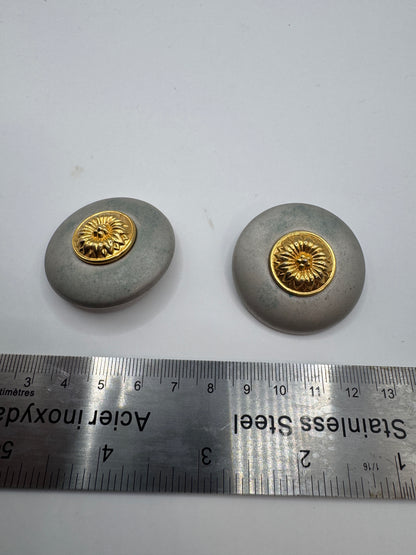 Vintage Round Clip-On Earrings – Retro Minimalist Style