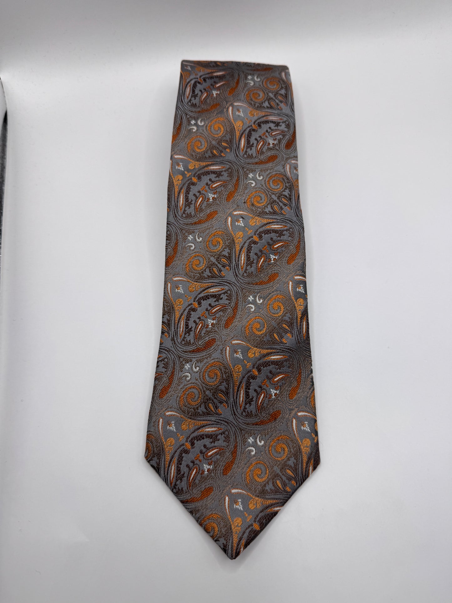 Vintage Van Heusen Silk Tie – 100% Silk, Classic Menswear