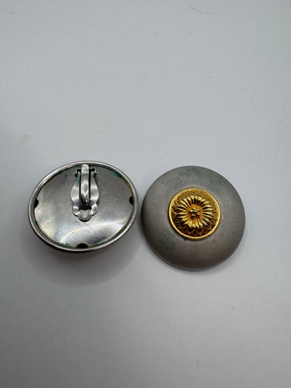 Vintage Round Clip-On Earrings – Retro Minimalist Style