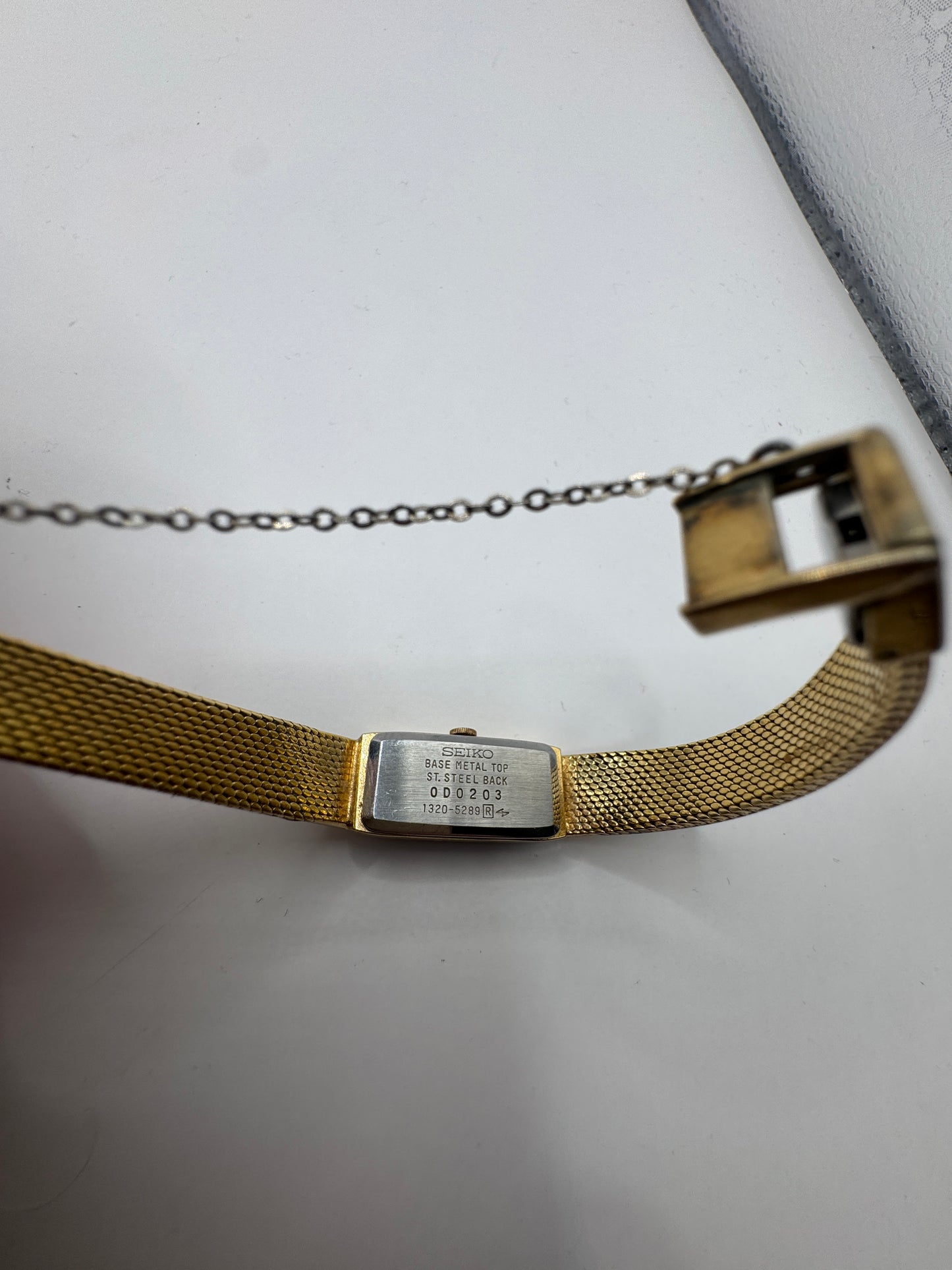 Beautiful Vintage Women’s SEIKO 1320-5289 Gold Tone Watch with Diamond Accent – Excellent Condition