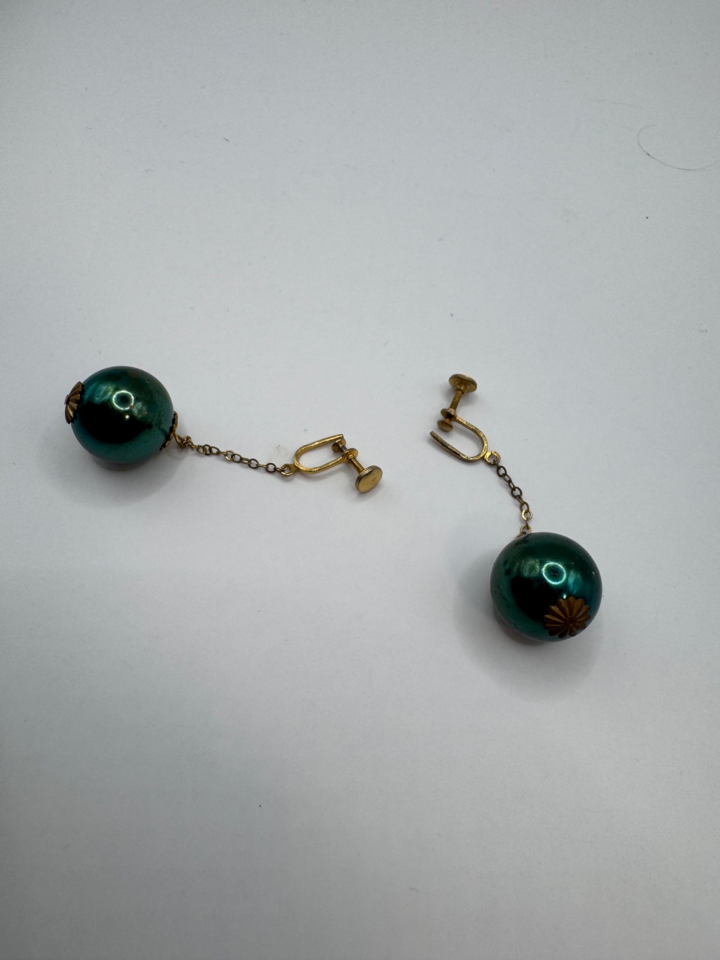 Vintage Hanging  Clip Earrings – Elegant Classic Shape