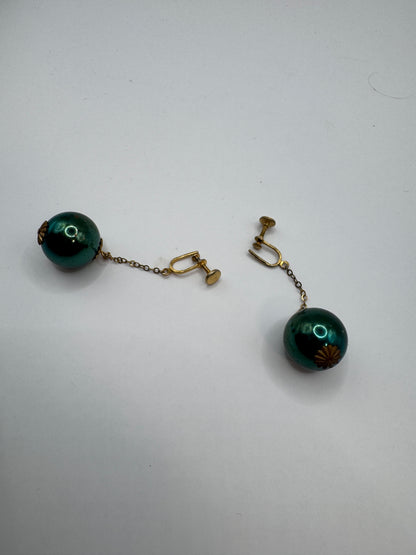 Vintage Hanging  Clip Earrings – Elegant Classic Shape