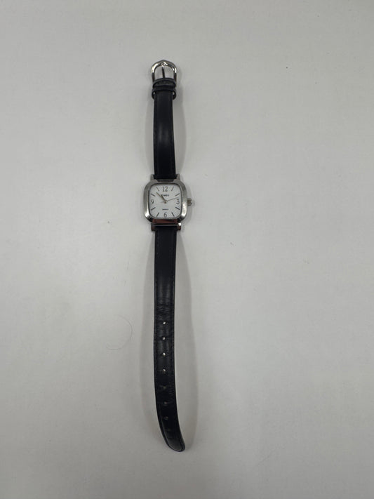 Vintage Timex Indiglo Watch – Classic Silver Case, Black Leather Strap