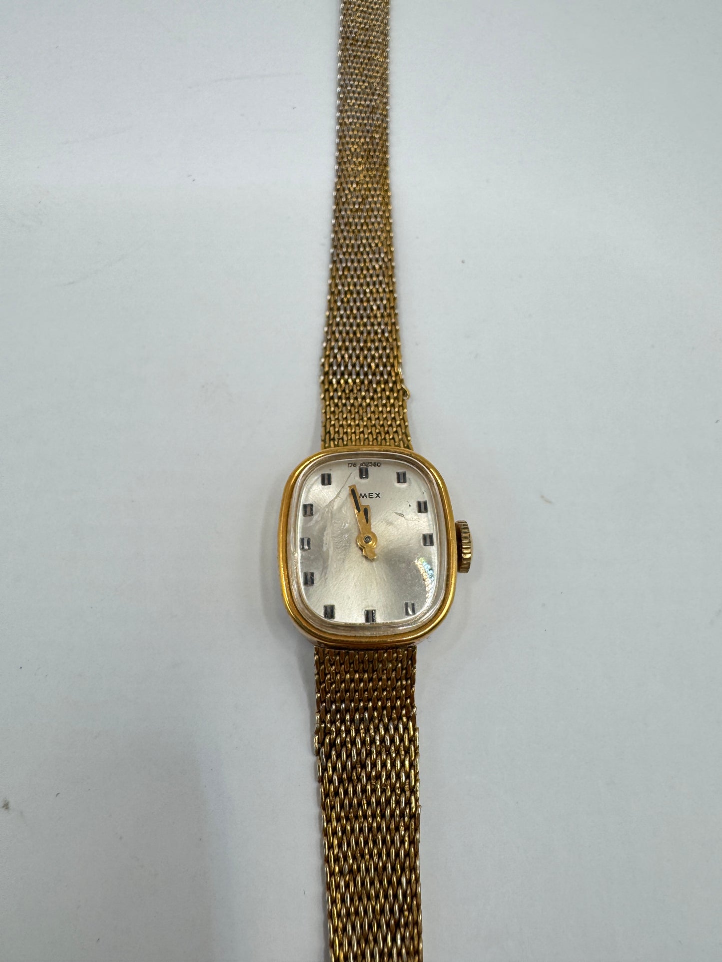 Vintage Timex Mechanical Women’s Watch – Gold-Tone Mesh, Working, Cracked Glass