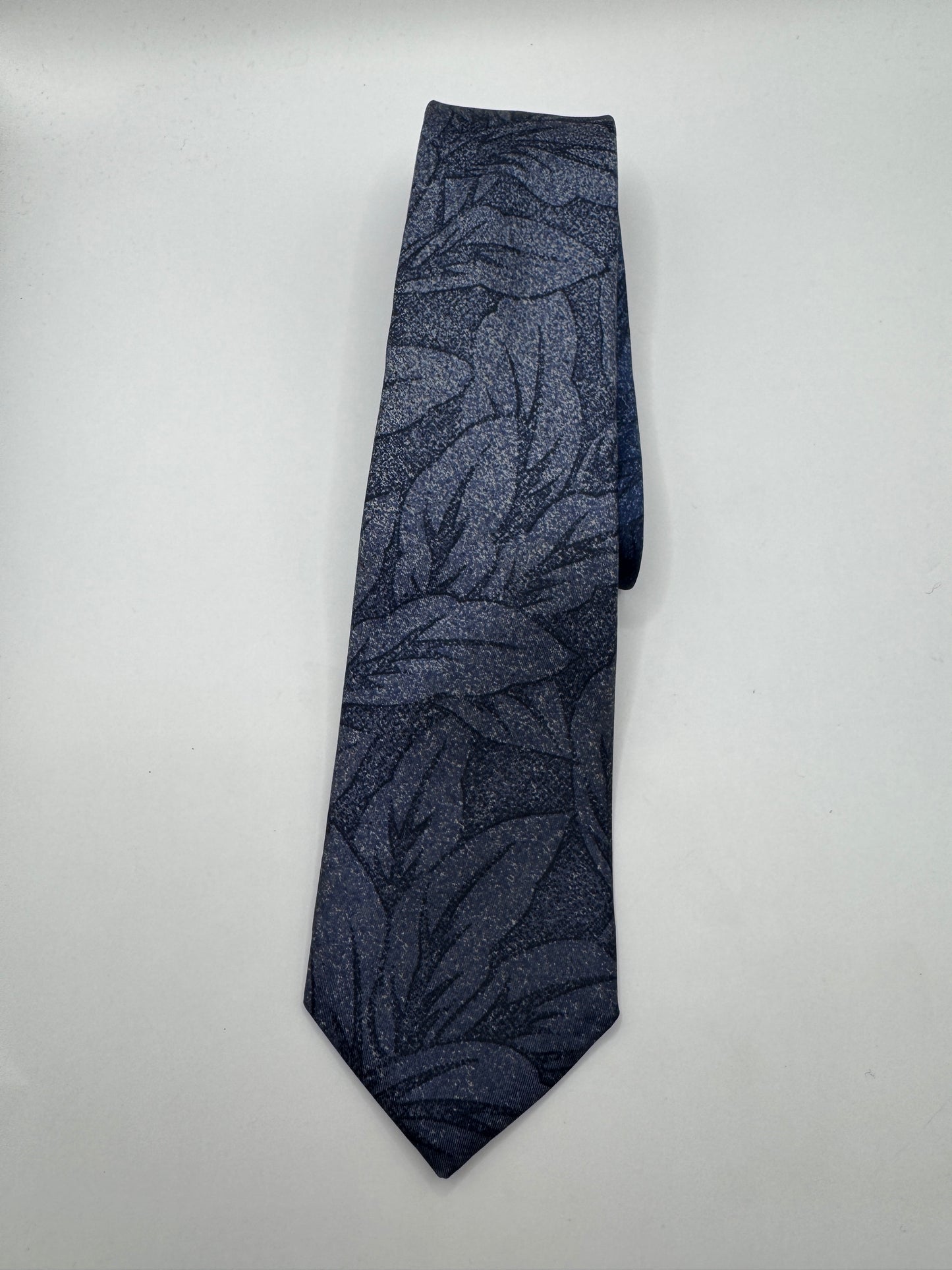 Vintage Biaggiotti Silk Tie – 100% Silk, Tonal Navy Leaf Pattern