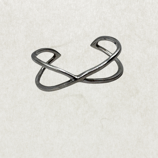 Vintage Sterling Silver Open Crossover Ring – Excellent Condition