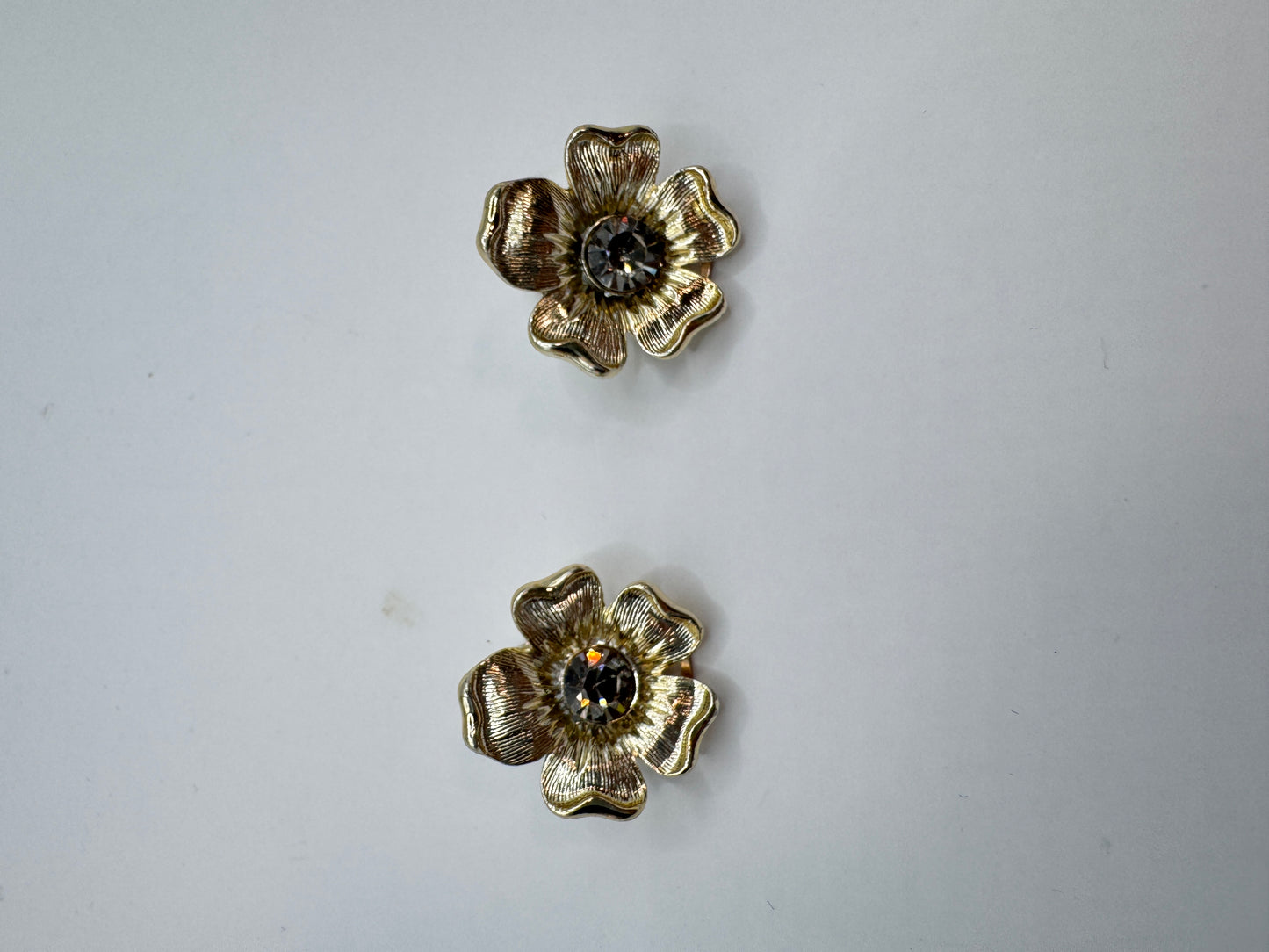 Vintage Floral Clip-On Earrings – Romantic Retro Style