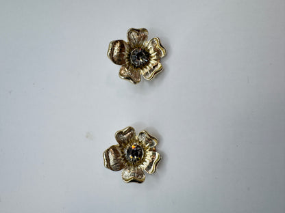 Vintage Floral Clip-On Earrings – Romantic Retro Style