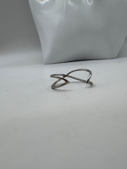 Vintage Sterling Silver Open Crossover Ring – Excellent Condition