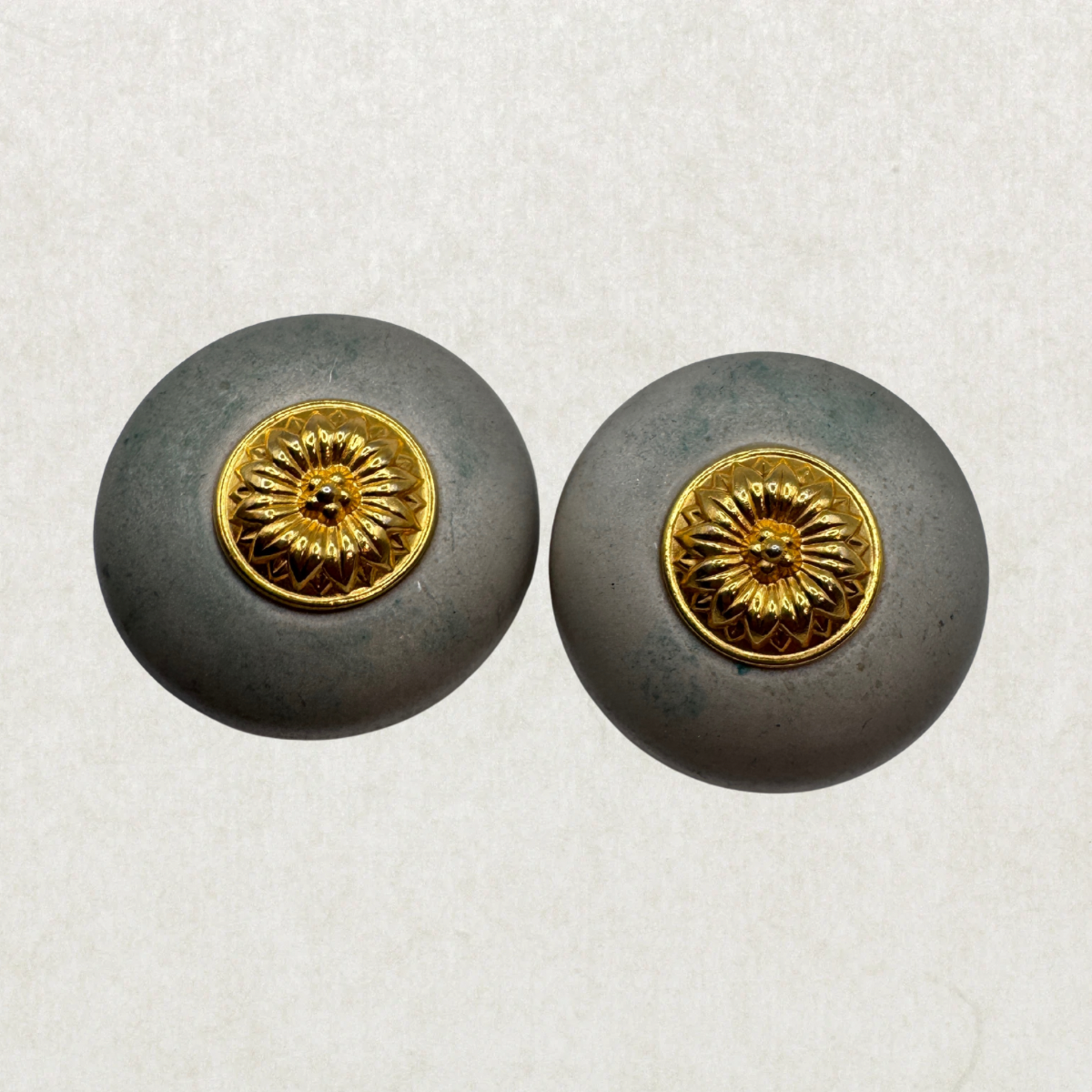 Vintage Round Clip-On Earrings – Retro Minimalist Style