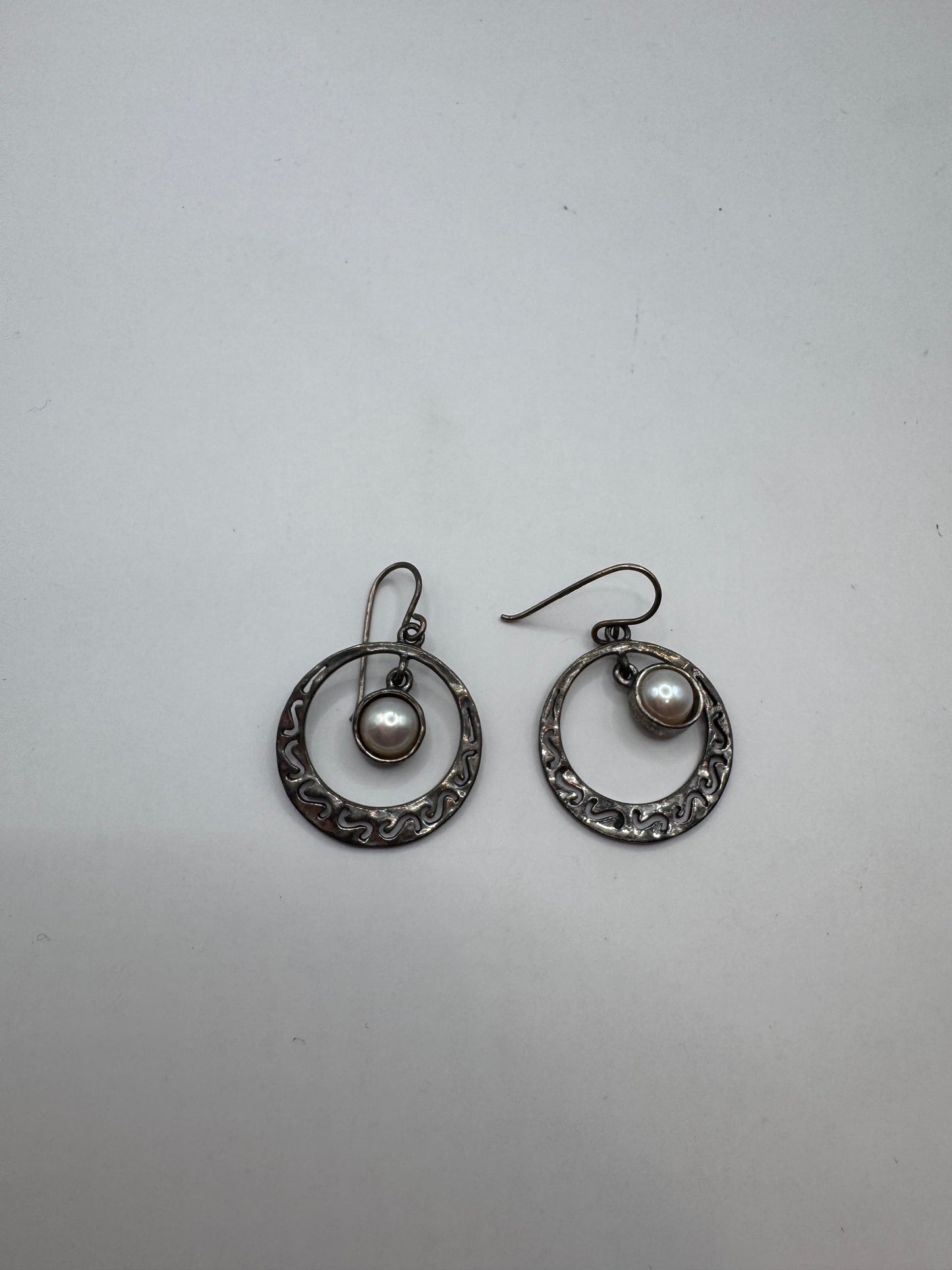 Vintage Israel OR Paz Sterling Silver 925 Hammered Pearl Circle Earrings – Excellent Condition