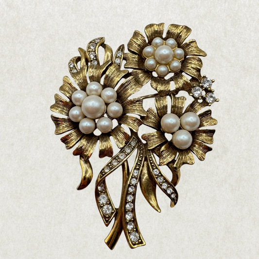 Rare MONET Vintage Flower Brooch – Pearls & Rhinestones, Signed 1960s