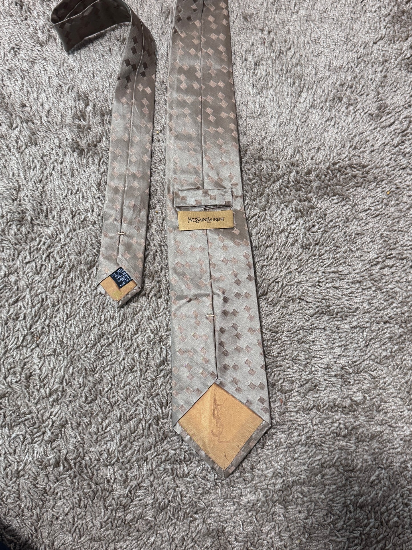 Vintage YSL Yves Saint Laurent 100% Silk Tie, 56” x 3.5” – Excellent Condition