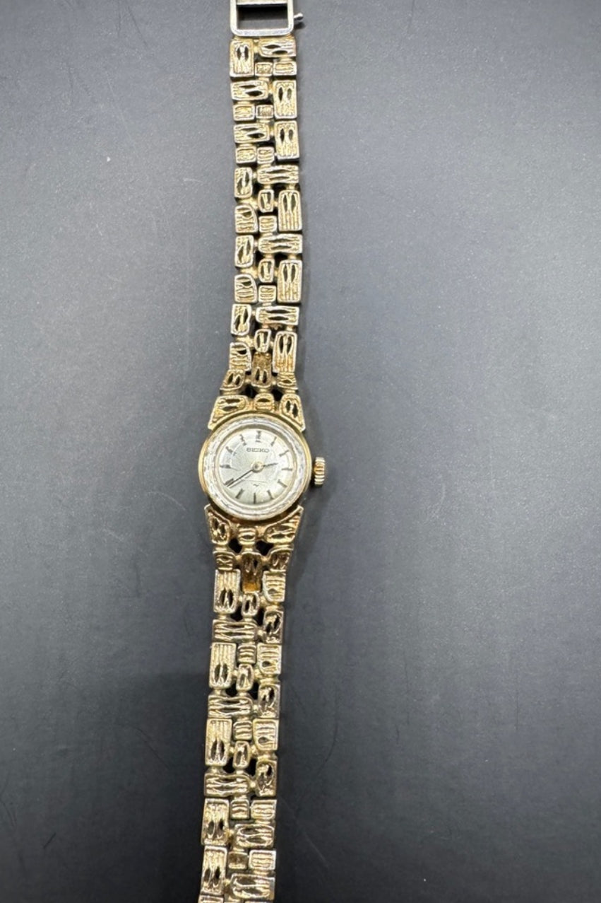 1976 Seiko Gold Tone Mechanical Ladies Watch – Vintage Textured Bracelet Timepiece
