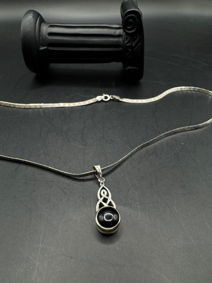 Sterling Silver Necklace with Onyx Pendant – 17”