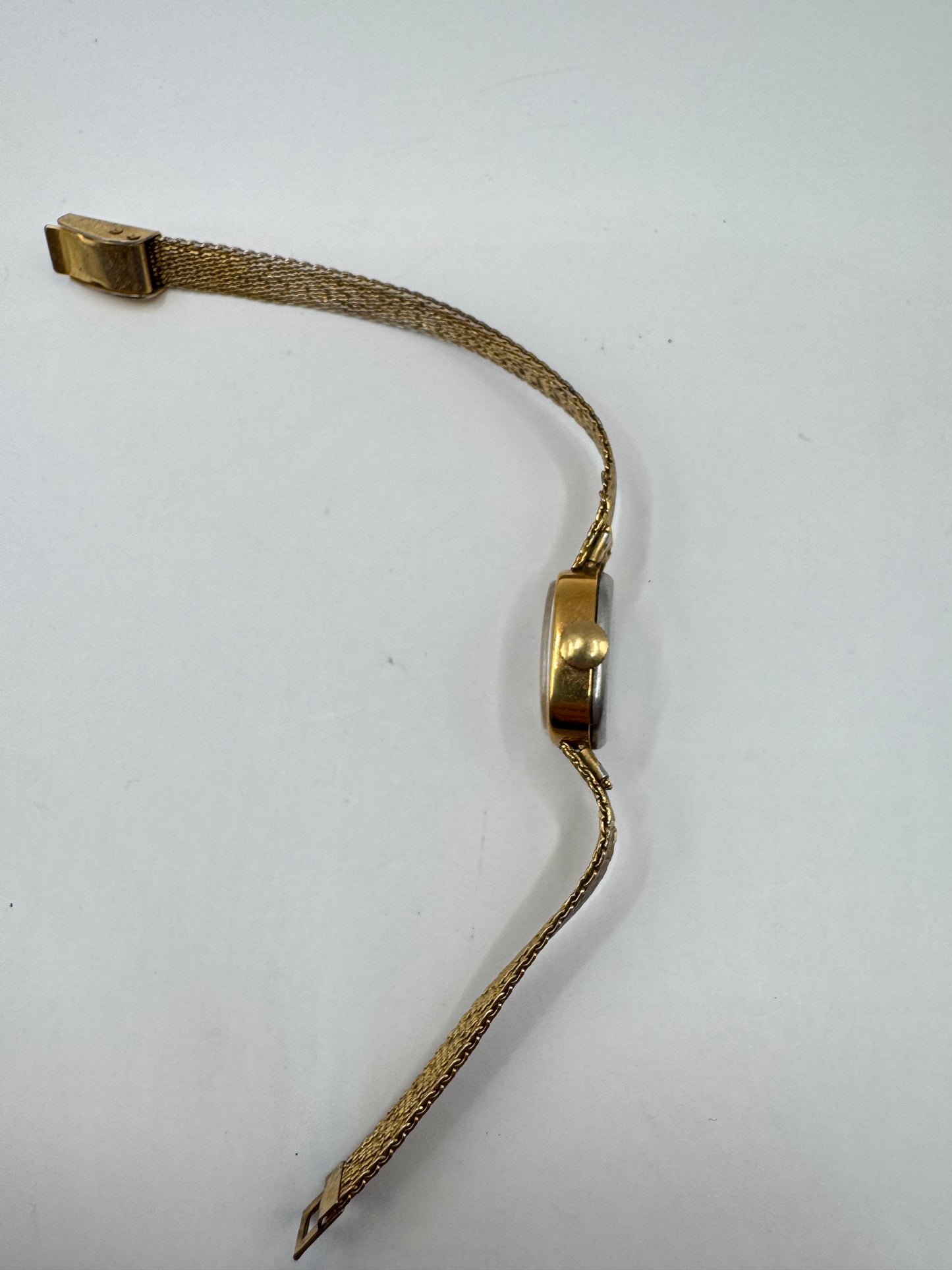 Vintage Timex Mechanical Women’s Watch – Gold-Tone Mesh, Working, Cracked Glass