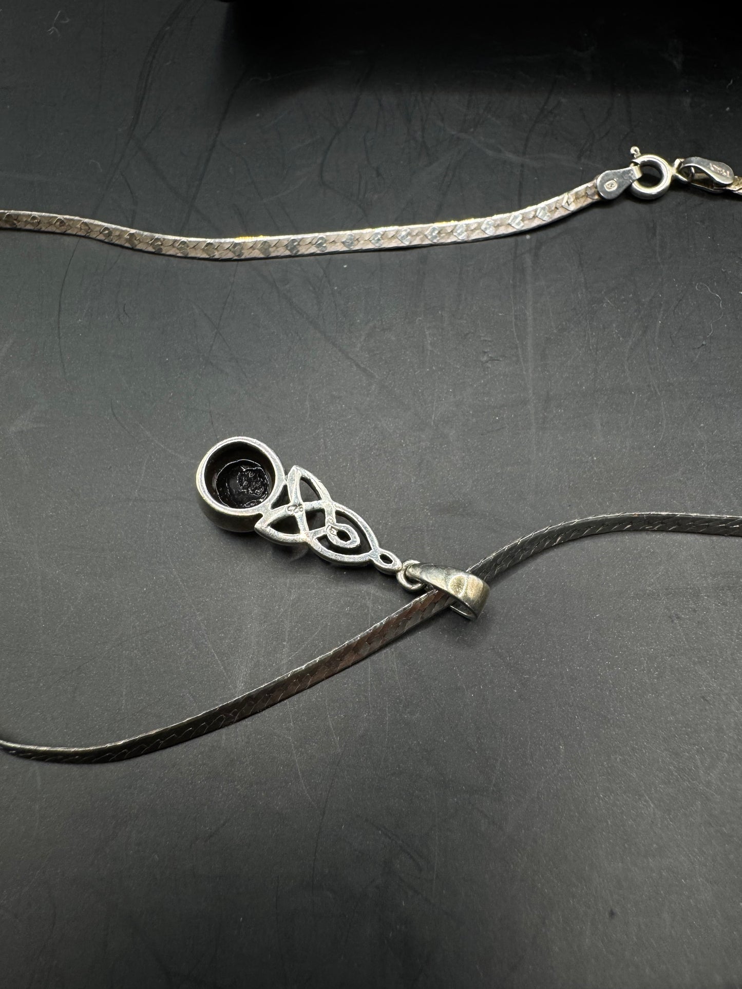 Sterling Silver Necklace with Onyx Pendant – 17”