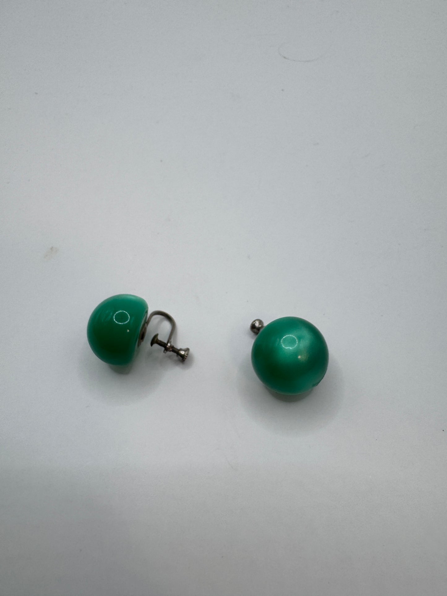 Vintage Clip-On Earrings – Chic Retro Everyday Wear