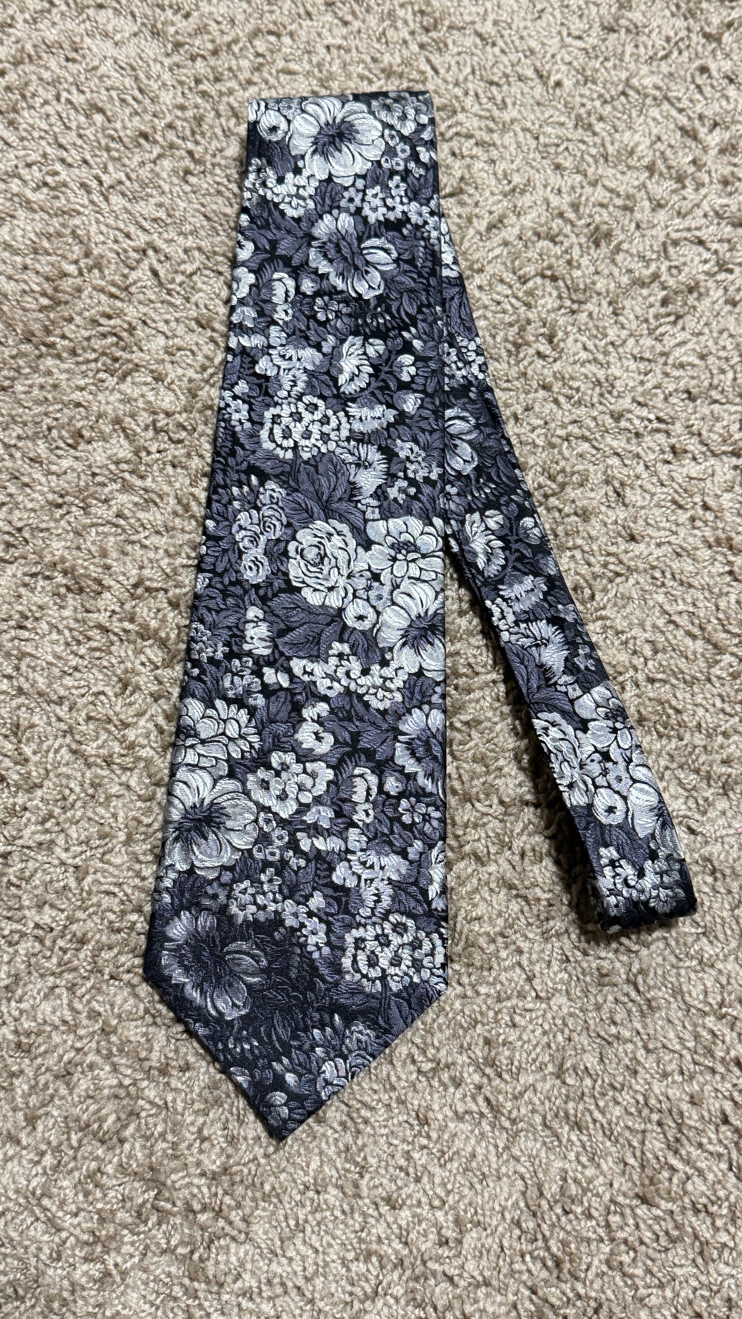 Vintage Bialucci Collection 100% Silk Floral Tie – Monochrome Botanical Designer Necktie Gray Black 56” x 4”