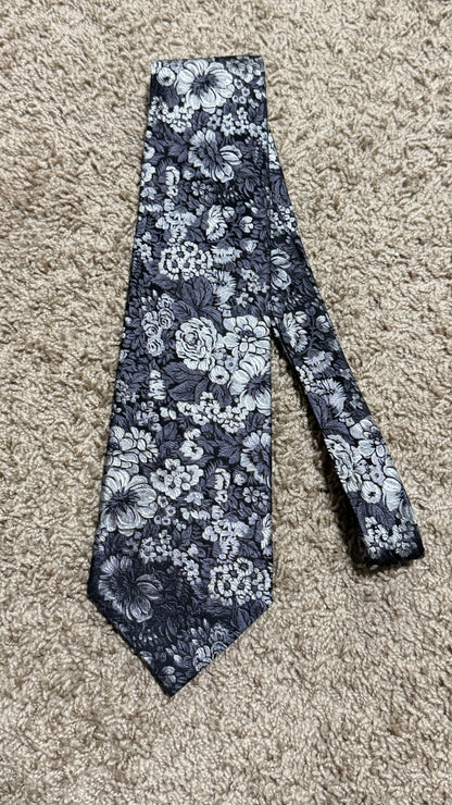 Vintage Bialucci Collection 100% Silk Floral Tie – Monochrome Botanical Designer Necktie Gray Black 56” x 4”