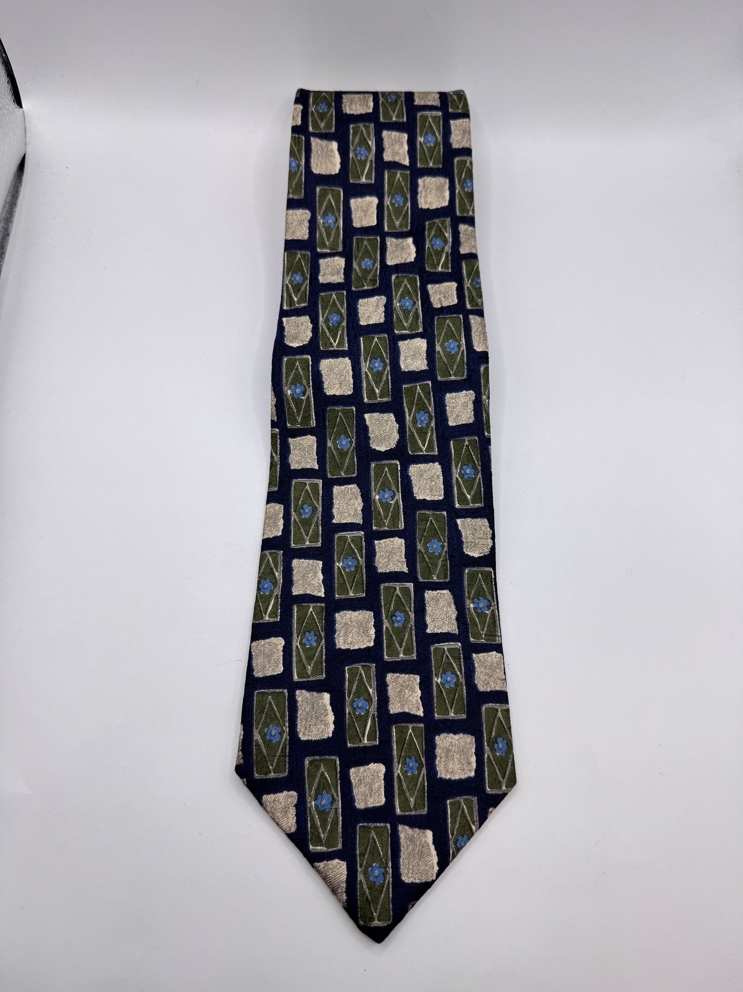 Vintage Oscar de la Renta Silk Tie – 100% Silk, Geometric Pattern