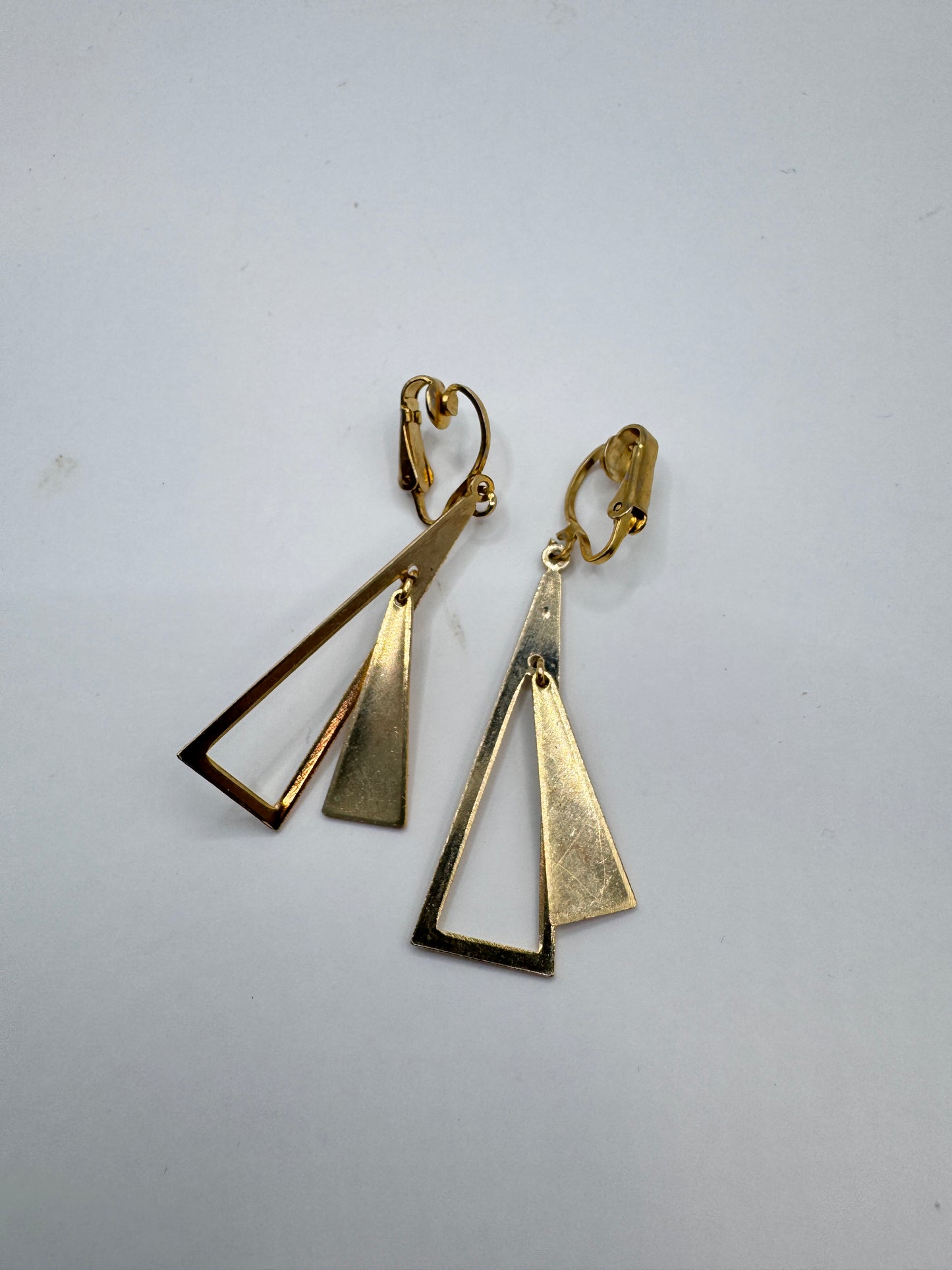 Vintage Gold-Tone Clip-On Earrings – Classic Retro Style