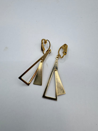 Vintage Gold-Tone Clip-On Earrings – Classic Retro Style